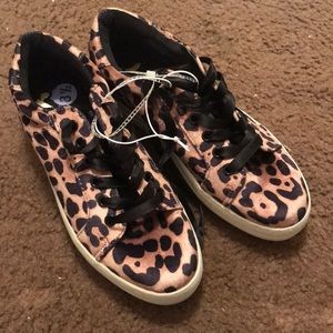 Report Leopard print shoes 8 1/2